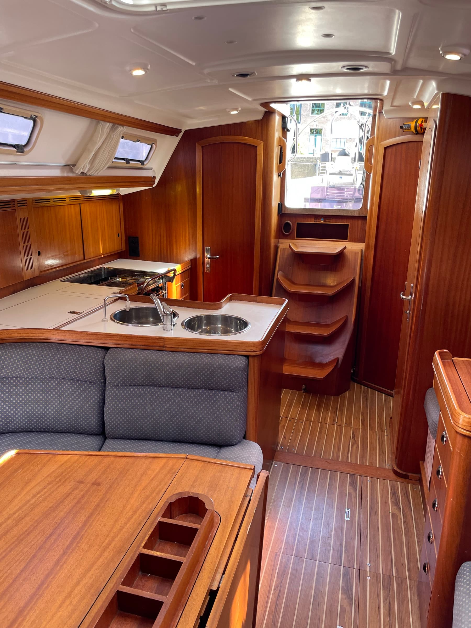 Second view of the saloon and galley